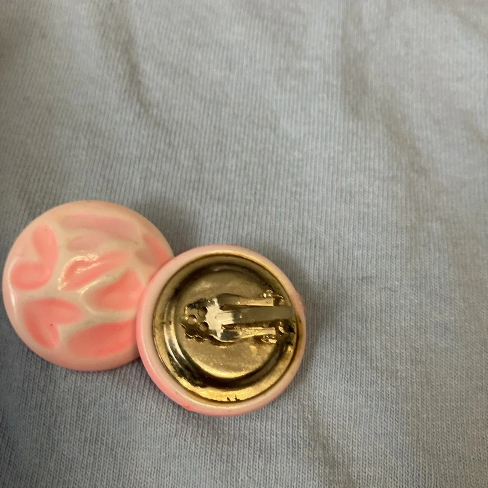 Vintage Clip On Earrings Large Button‎ Pink heart Front Gold Tone 1 1/8